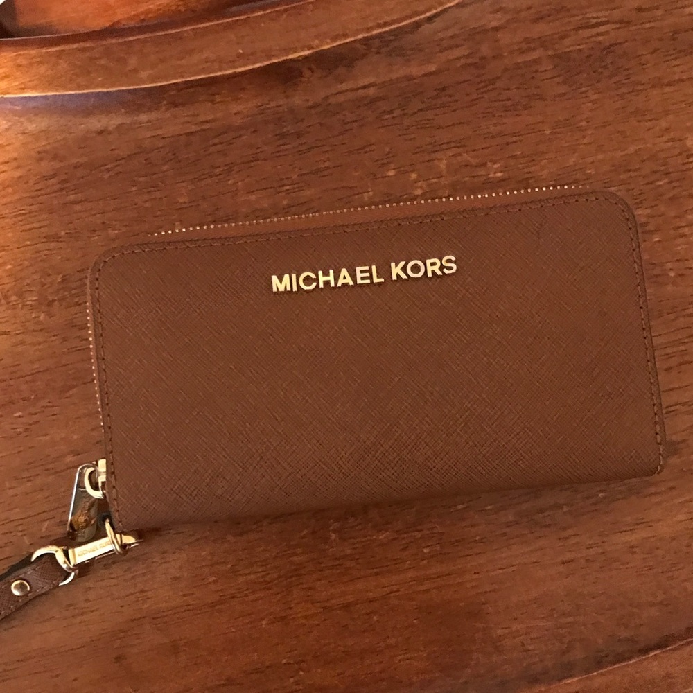 Michael Kors Jet Set Leather Wallet with Wrislet